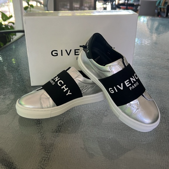 Givenchy Kids Sneakers - Picture 6 of 10